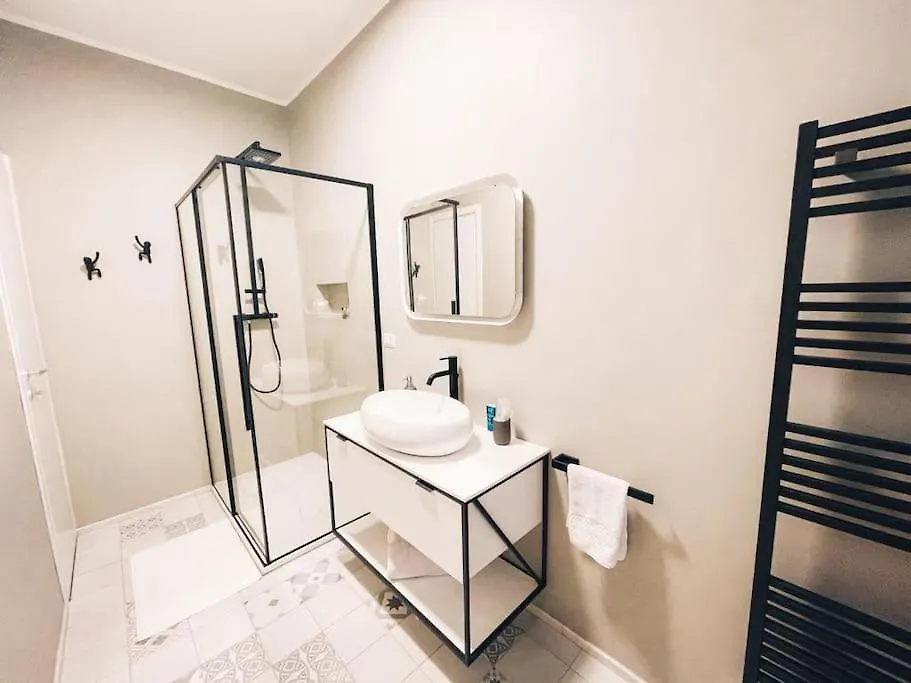 Design Apartment Recently Renovated ميلان