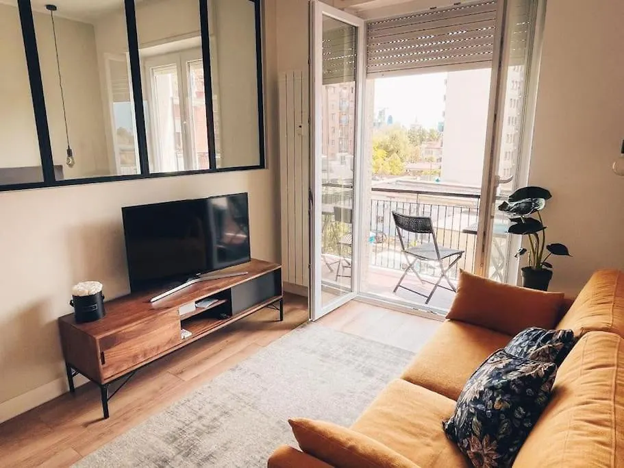 Design Apartment Recently Renovated ميلان